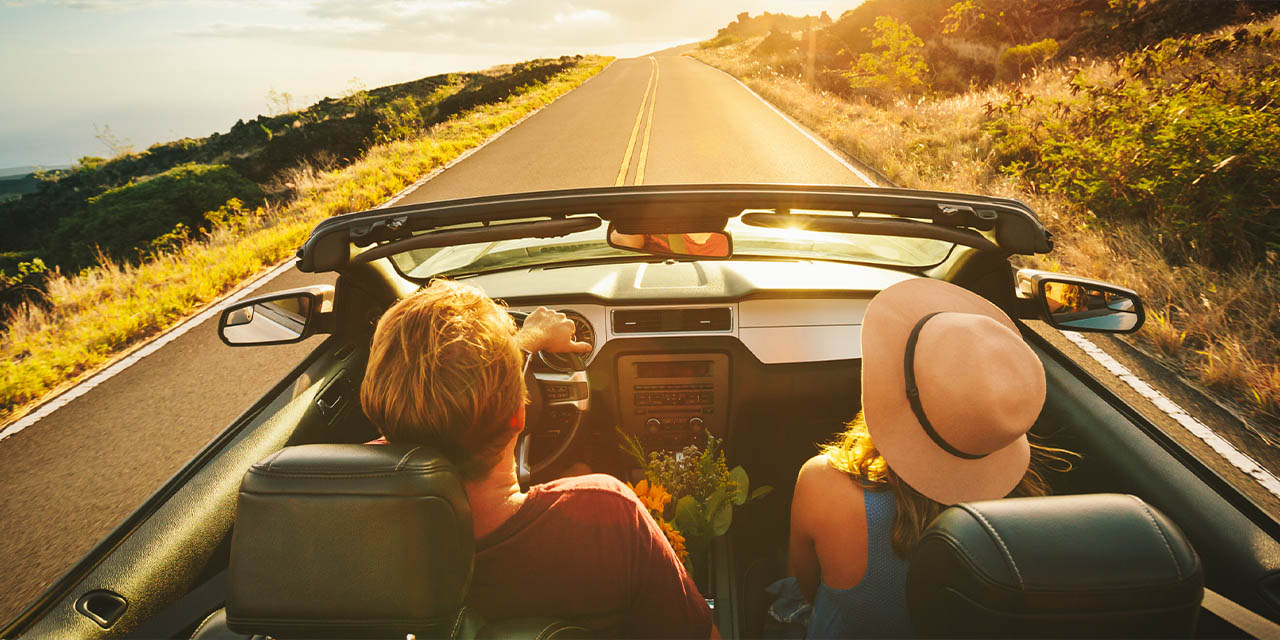 Auto_Banner - Spring couple riding in a car