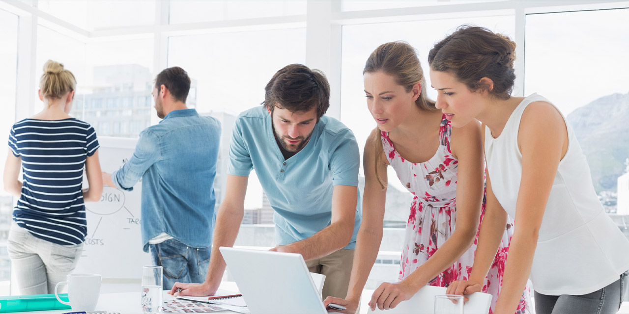 Business_Banner - Spring busy employees
